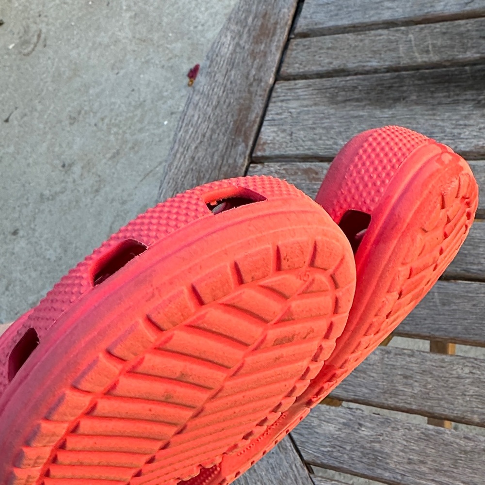Red Crocs- used - Picture 6 of 8